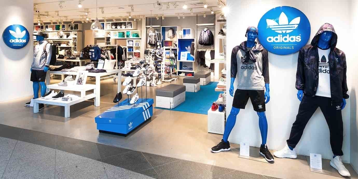 cuantas tiendas fisicas tiene adidas