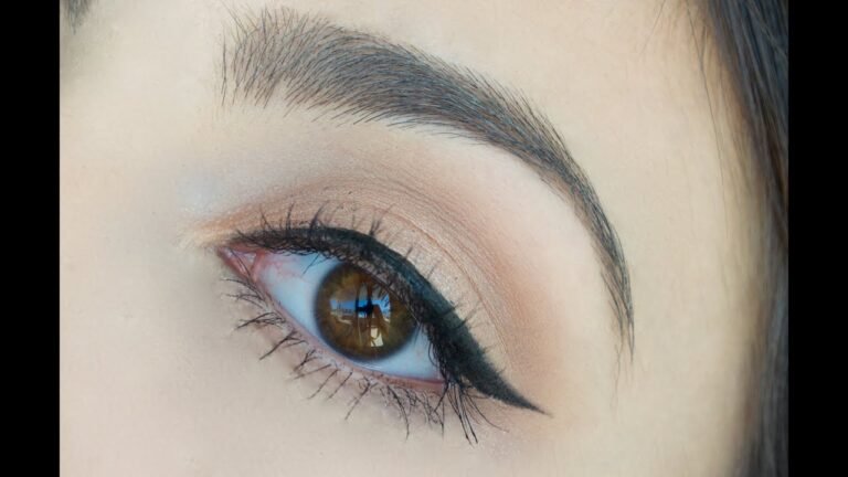 Cómo aprender a pintarse la raya de los ojos correctamente