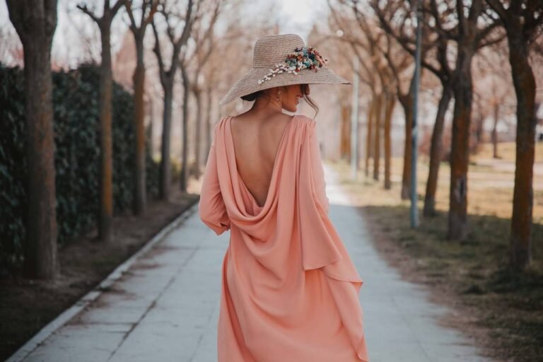 Cómo elegir el vestido rosa palo perfecto para ser invitada a una boda