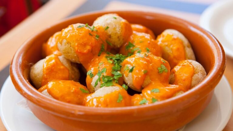 Cómo preparar mojo rojo canario para acompañar papas arrugadas