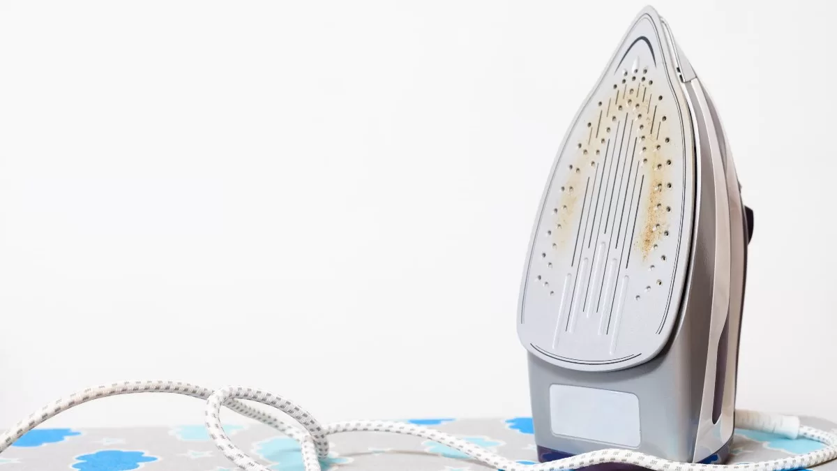 como puedo limpiar una plancha quemada efectivamente