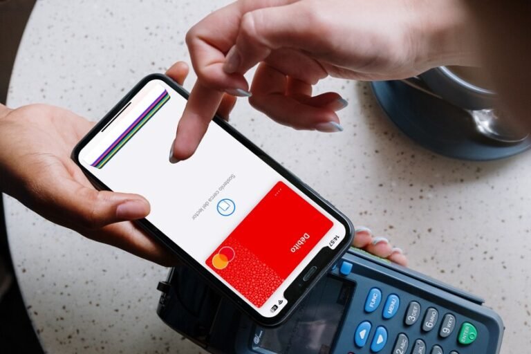 Cómo puedo pagar sin contacto utilizando mi celular