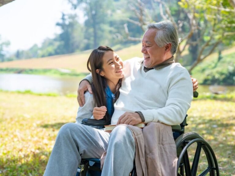 Cuánto cobra una cuidadora por horas Descubre los precios