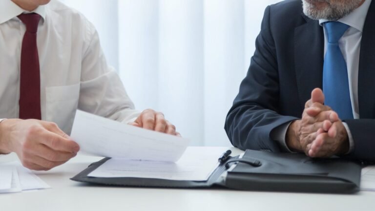 Cuánto cuesta contratar a un abogado y procurador en España