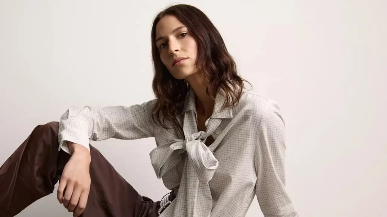 donde encontrar la blusa con lazo en el cuello de zara