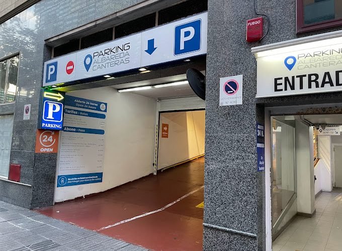 Dónde se encuentra el parking Las Cortes de Telpark by Empark