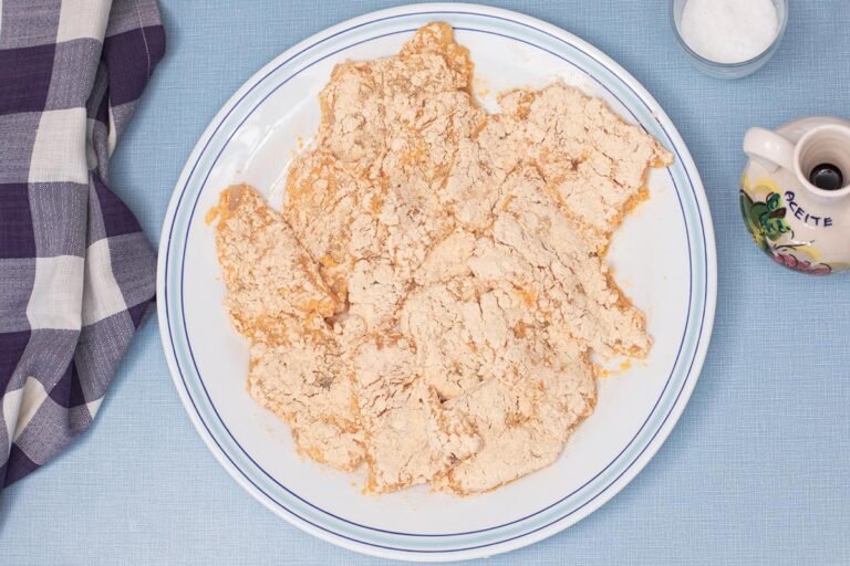 Es mejor rebozar pescado primero en harina o en huevo