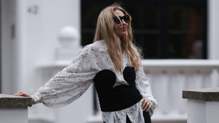 Qué es un top palabra de honor blanco y cómo combinarlo