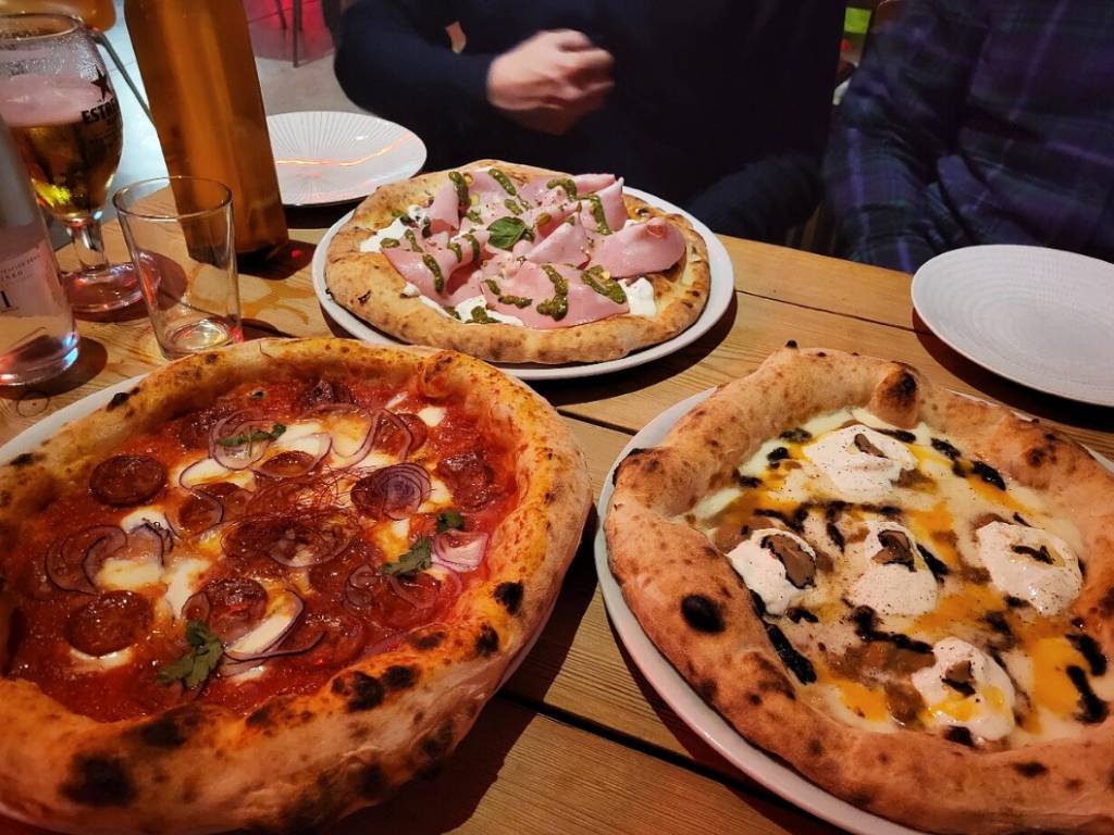 que opciones ofrece el menu de trafalgar pizza club