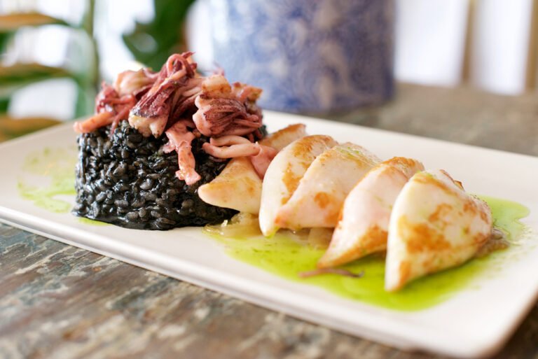 Qué platos deliciosos ofrece el menú de El Perro y la Galleta