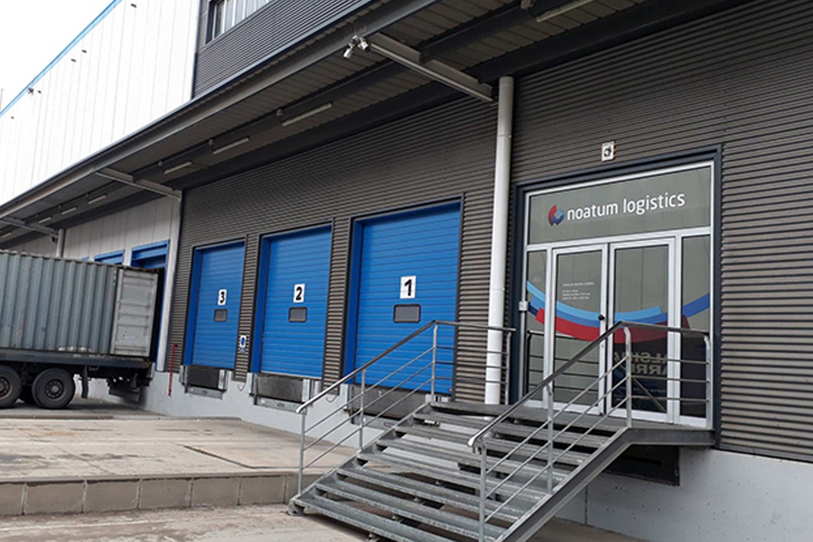 que servicios ofrece noatum logistics en el prat de llobregat