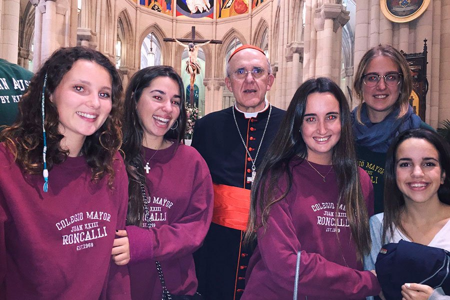 que servicios y actividades ofrece el colegio mayor juan xxiii roncalli