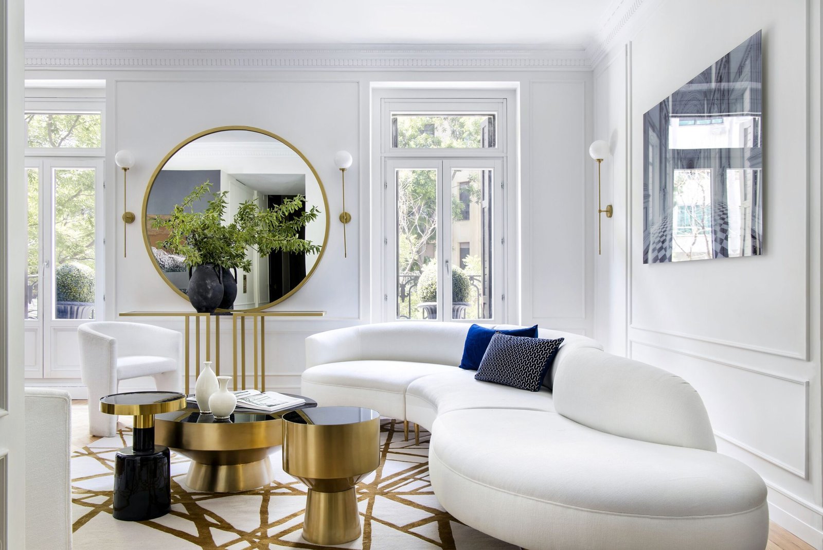 que tipos de mesas son ideales para colocar al lado del sofa scaled