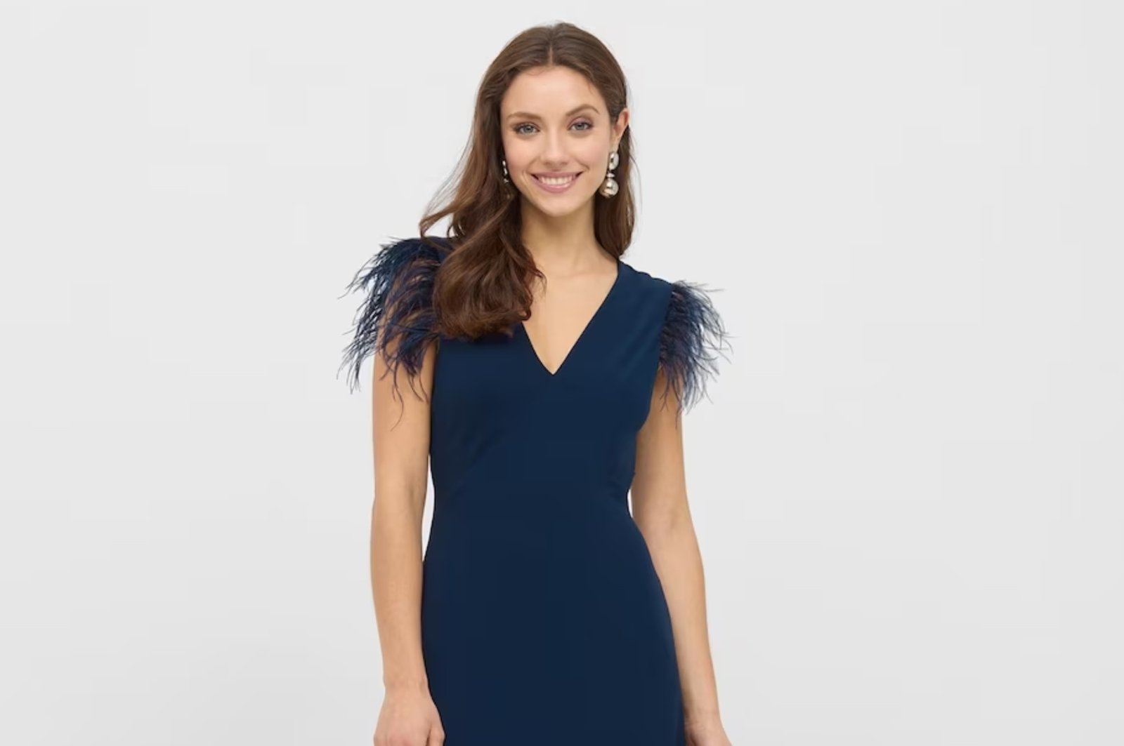 que vestido midi azul marino elegir para ser la invitada perfecta